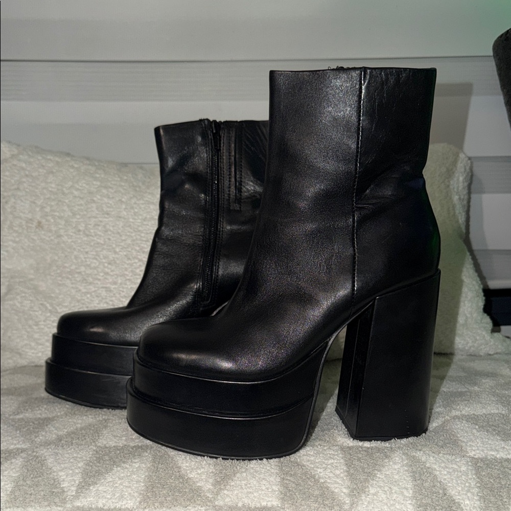 Steve Madden Black Chunky Heel Boots